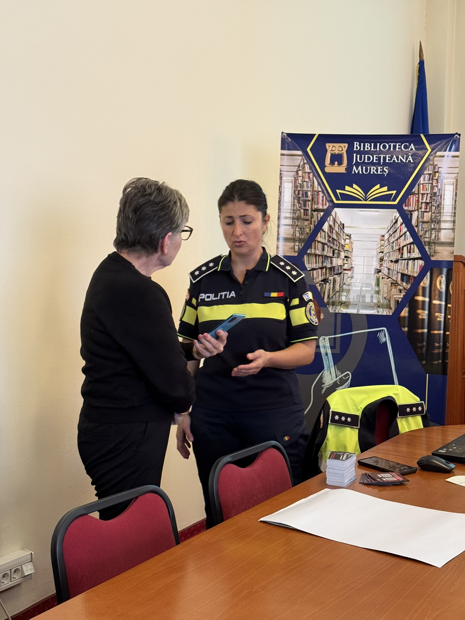 <span  class="uc_style_uc_tiles_grid_image_elementor_uc_items_attribute_title" style="color:#ffffff;">20251015_HiDigital_Prevenirea_criminalitatii_postate (16)</span>