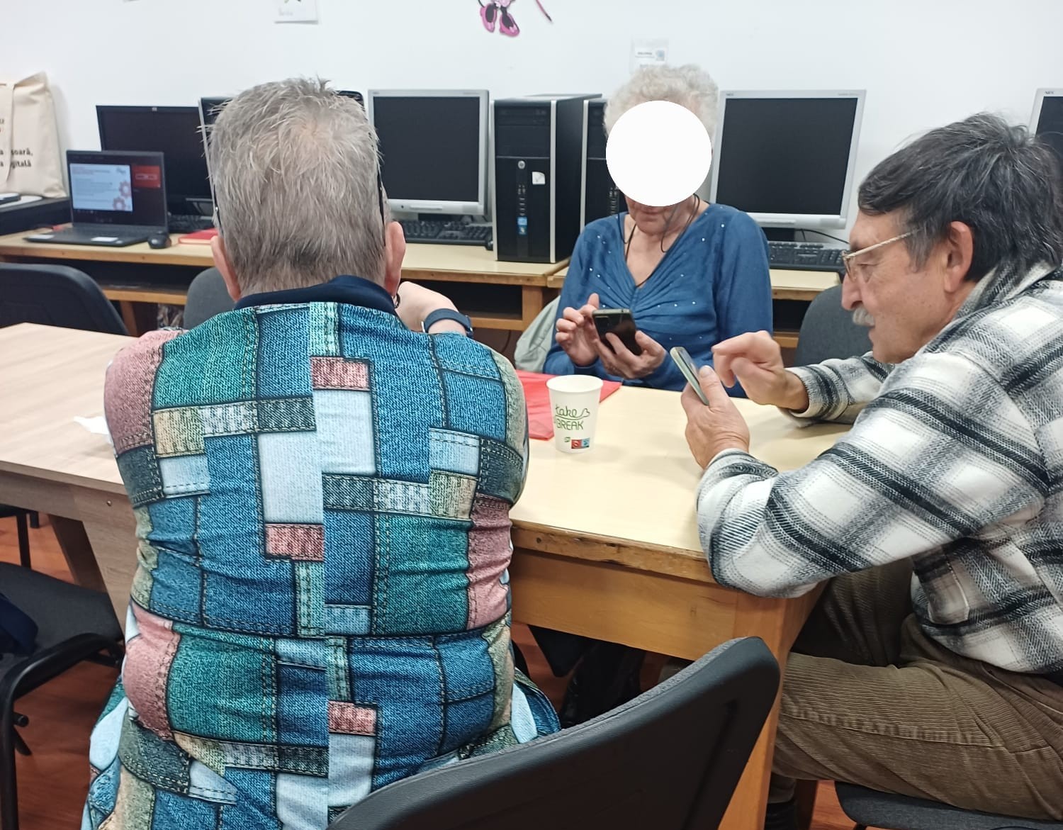 <span  class="uc_style_uc_tiles_grid_image_elementor_uc_items_attribute_title" style="color:#ffffff;">20251205_Gr.6-7_Final_Site+FB (10)</span>